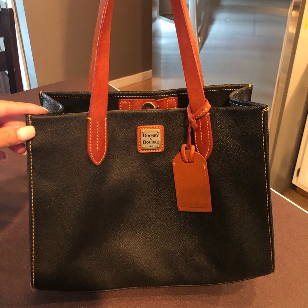 Dooney & bourke bag
